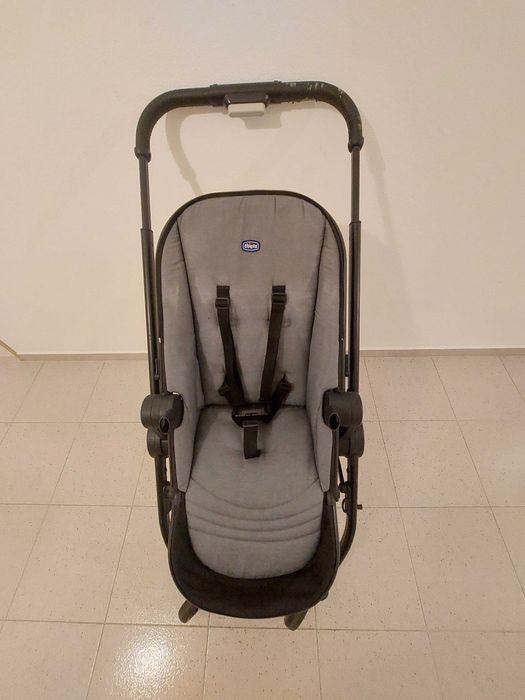 Carrinho de bebé Chicco em bom estado