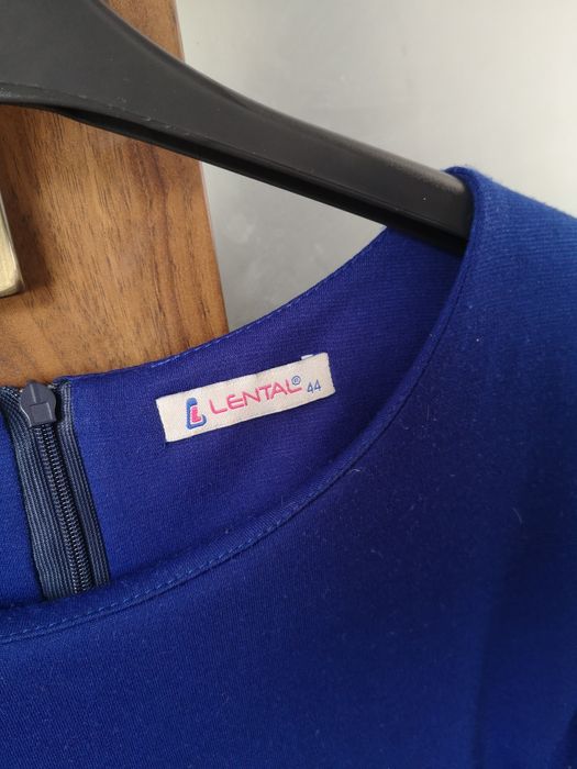 Elagancka sukienka damska z baskinką plus size
