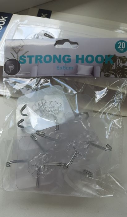 Самоклеющиеся крючки для дома