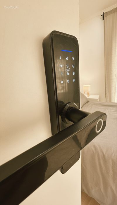 QUARTO C/ 2 VARANDAS | Ocupação individual | 5 min estação | 600€