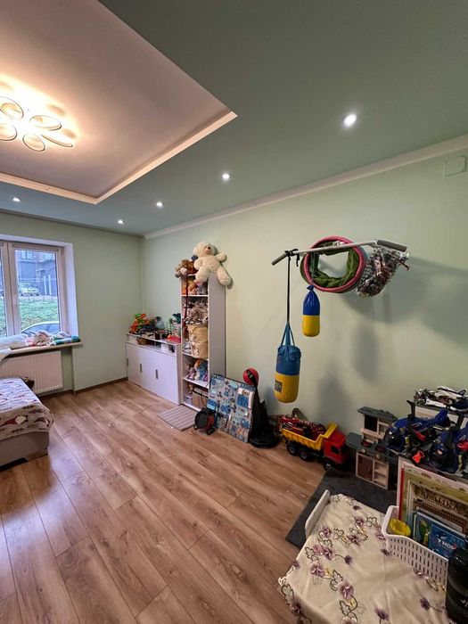 Трикімнатна квартира в районі парку Шевченка