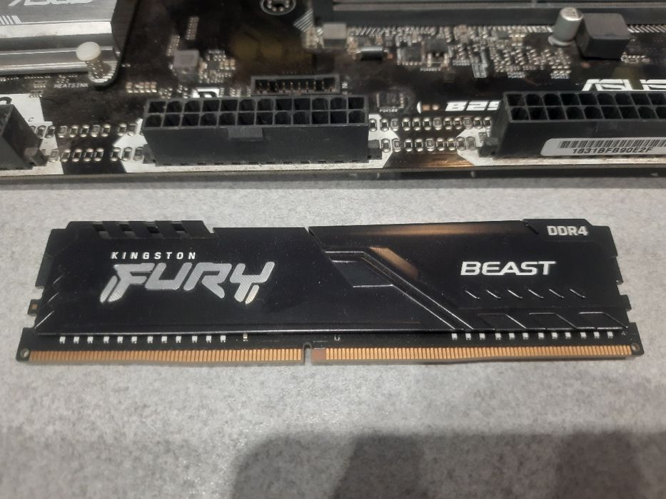 Материнська плата Asus B250 mining expert + ЦПУ + ОЗУ
- Intel Celeron