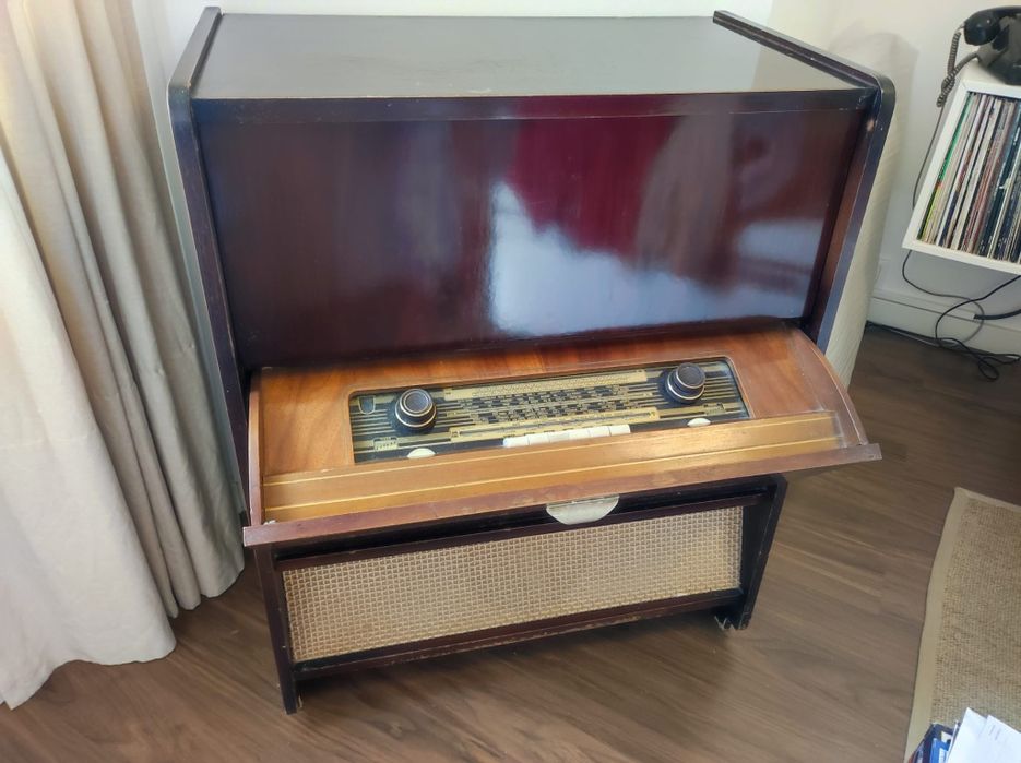 Móvel Gira discos Nora