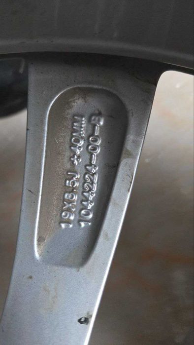 Tesla model 3 диски R19