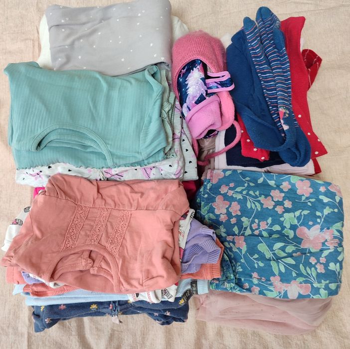 Пакет речей на дівчинку