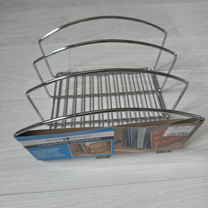 Metalowy stojak na deski kuchenne