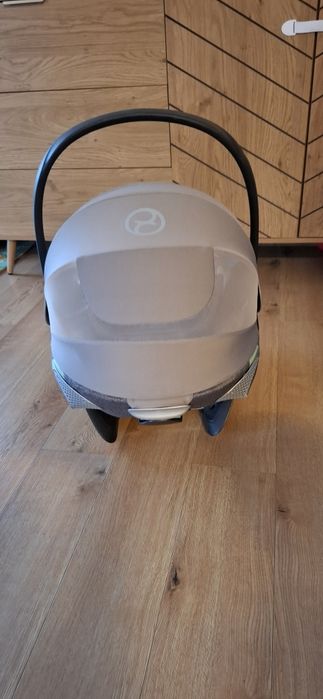 Sprzedam nosidełko CYBEX wraz z bazą