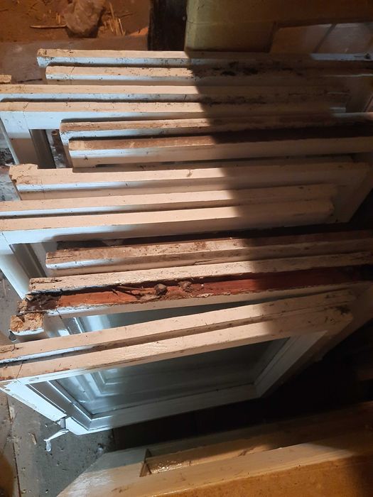 Деревяні віконні рами б/у