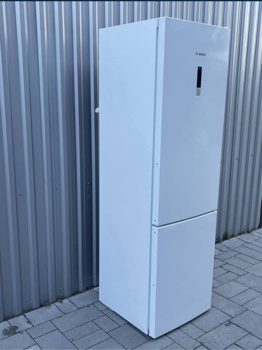 Продам двухкамерний холодильник Bosch KGN39XW30.NoFrost.2023 рік