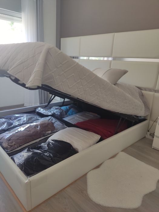 Cama Casal com Arrumação + Cabeceira 3,10m por 1,60 altura + 2 Mesinhas de Cabeceira | Excelente Estado