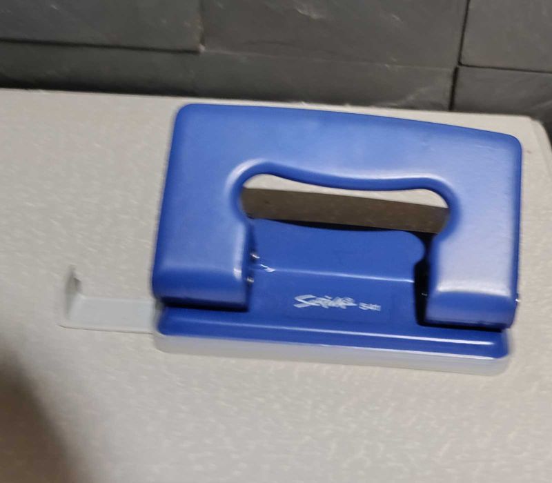 Material escritório e comércio composto por 30 peças - Quase tudo Novo