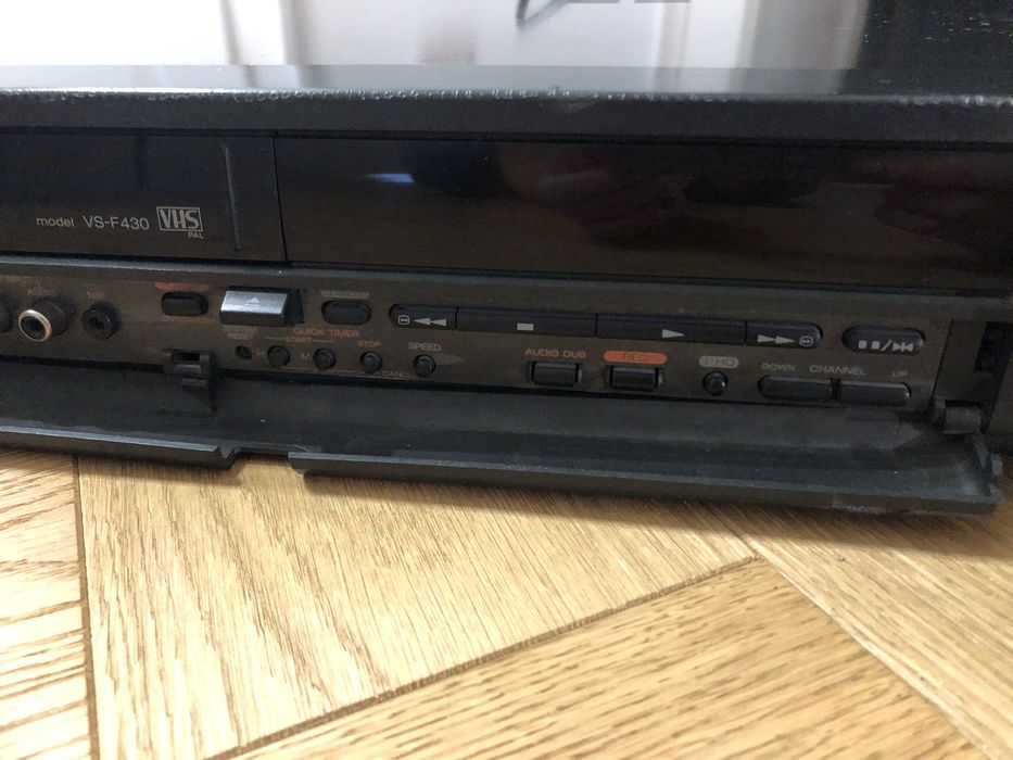 Magnetowid Akai VS-F430 VHS.
