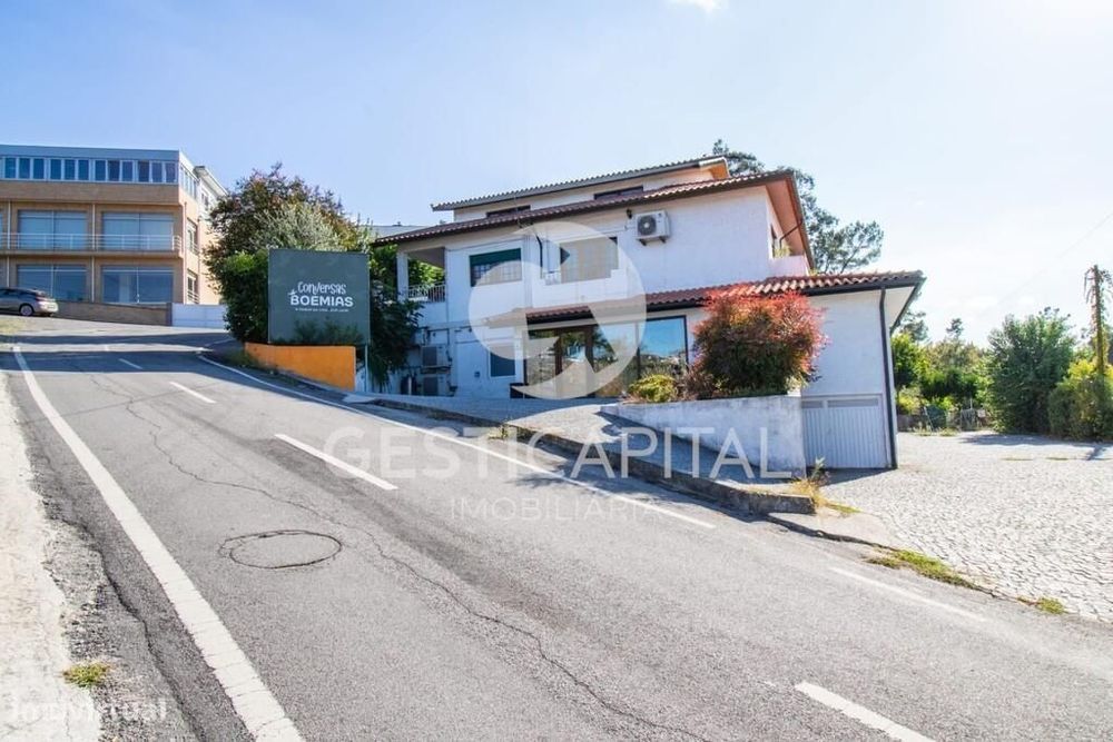 Moradia com Espaço Comercial e Vista Rio Tâmega em Marco de Canaveses