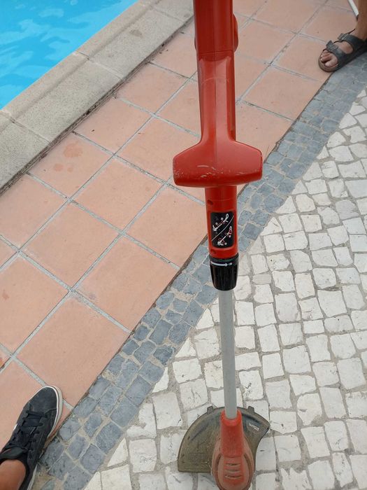 Aparador elétrico BLACK + DECKER GL250QS