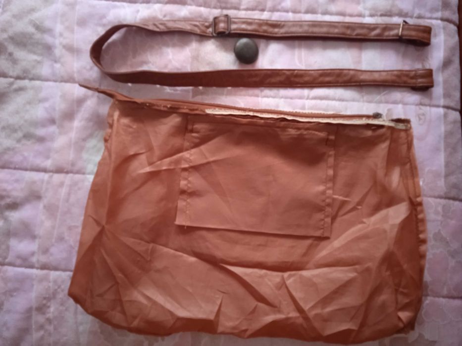Lining, button, and handle for suitcase64584502645123120