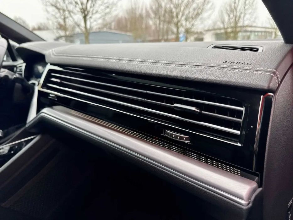 Volkswagen Touareg      2022