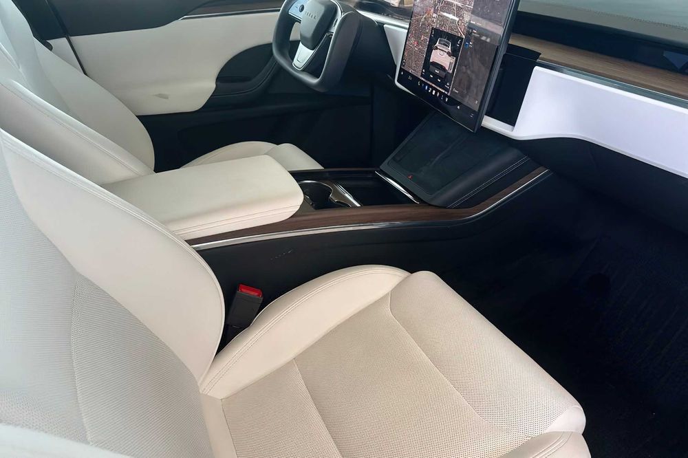 Tesla Model X      2022