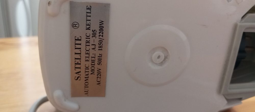 Czajnik bezprzewodowy Satellite 1,7 litra 2200 Watt 1997 rok NOWY