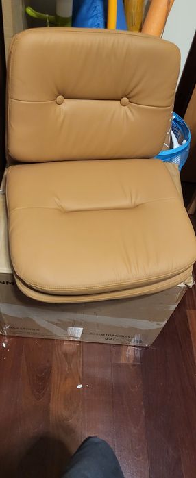 Cadeira de cor camel