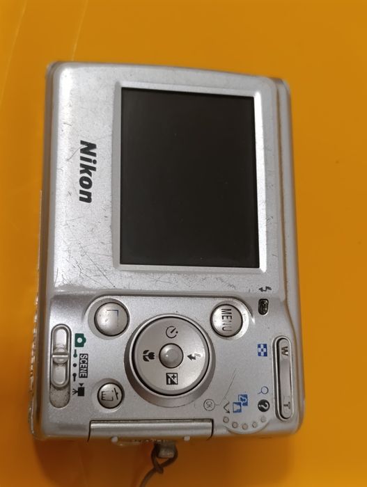 Aparat cyfrowy kompaktowy Nikon Coolpix  L10, na baterie AA, 98% OK