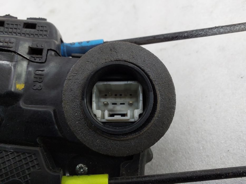 Fechadura / fecho porta trás direito TOYOTA Auris Hatchback Van (_E18_