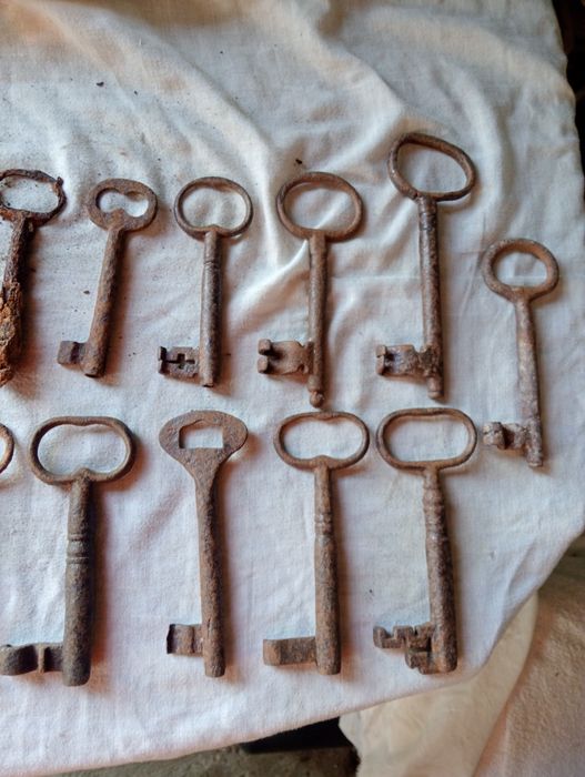 Chaves de fechaduras antigas e fechaduras