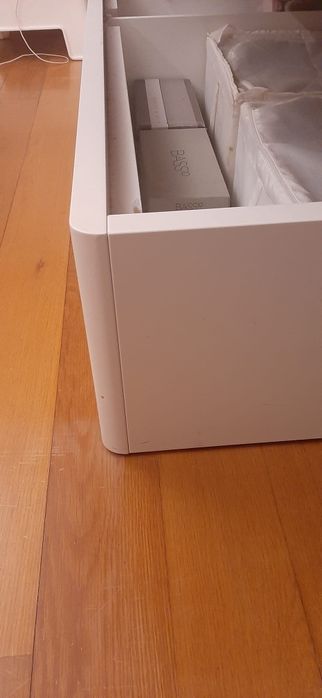 Cama branca lacada (190×90 cm) com colchão
