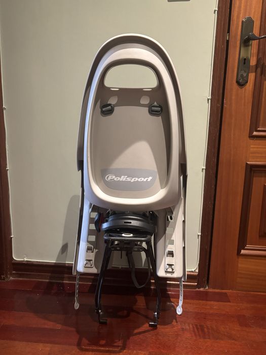 Porta-criança para fixação no porta-bagagem Groove