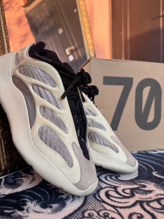 Adidas yeeze 700 v3 Azael