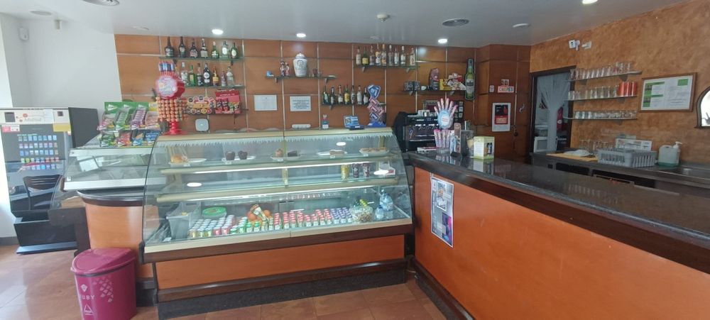 Trespasse de café completo, equipado e a funcionar no máximo