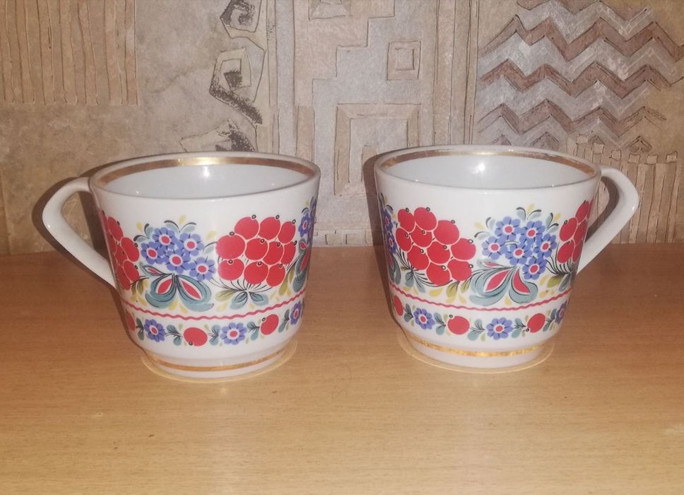 Дві чашки гігінти. Київський фарфоровий завод. 70 ті роки.