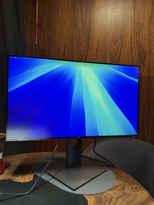 Dell Ultrasharp U2720Q