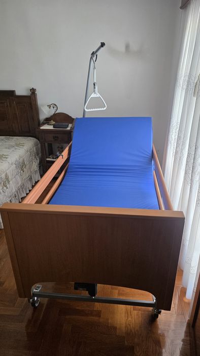 Cama articulada elétrica e elevatória