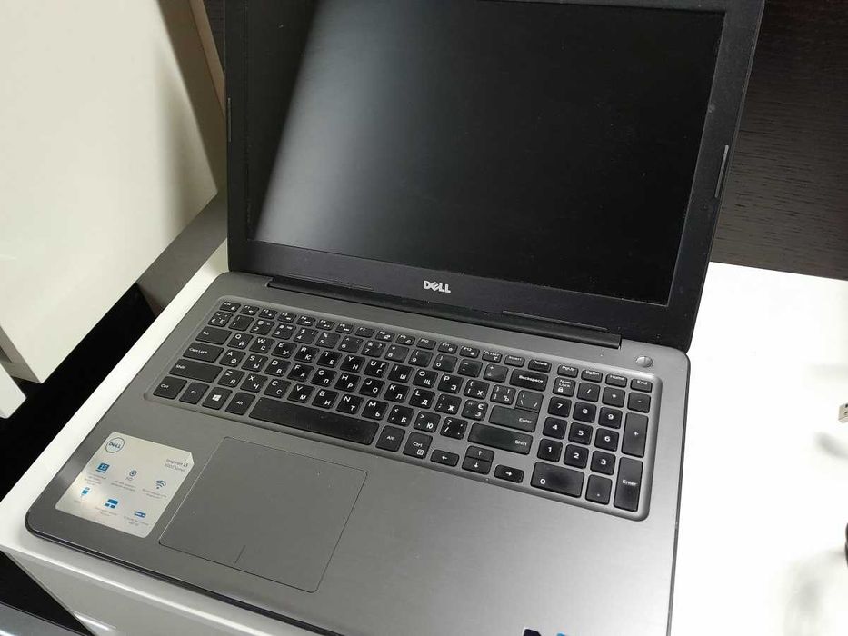 Dell Inspiron 15 Core I7 7500U FullHD 1920x1080. RAM 8gb Состояние нового.