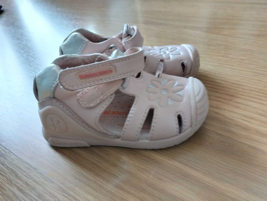 Vários sapatos criança, com caixa (todos) 30€