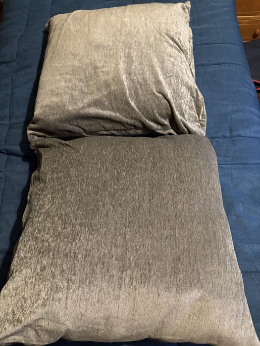 Duas grandes almofadas Leroy Merlin