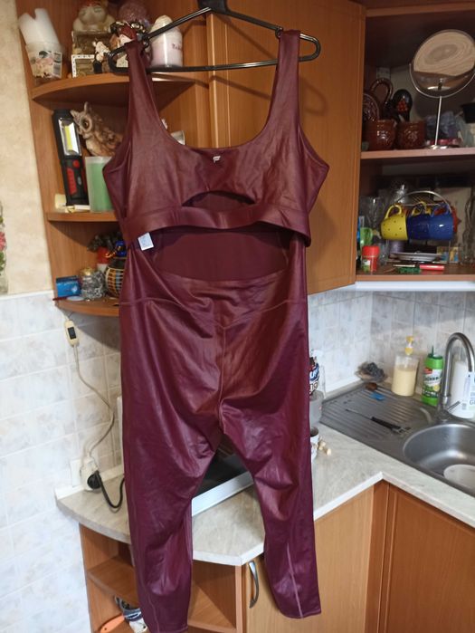 Ефектний спортивний комбінезон з лосинами і відкритою спиною 54-56 р-р