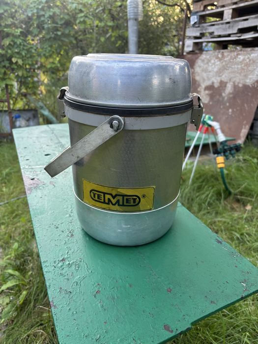 Термос на 5 л для іжі та води.