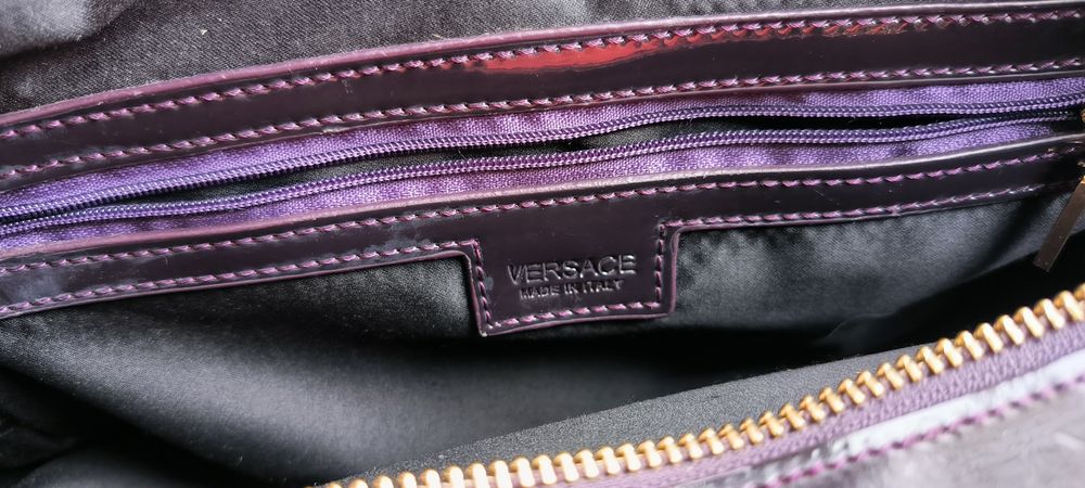 Сумка Versace, сливочного цвета, ближе к черному