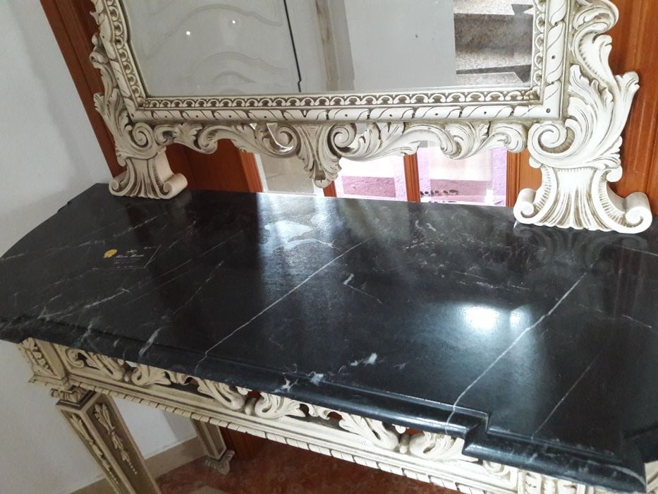 Cardencia antiga com pedra de mármore