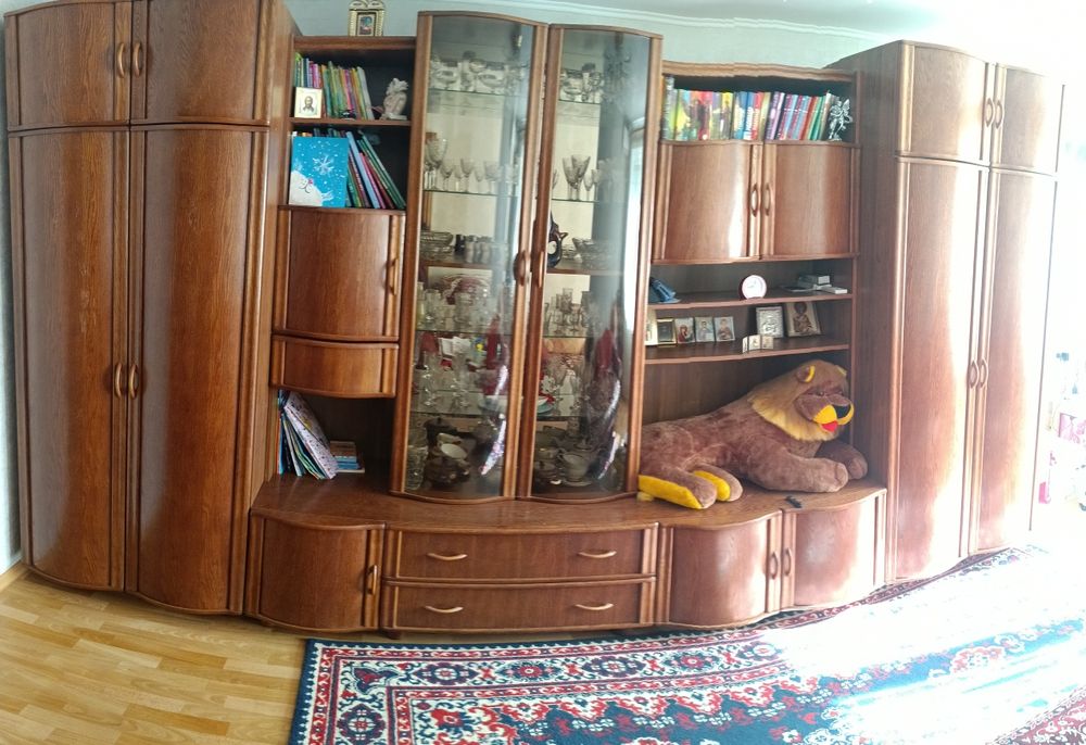 Дерев'яна стінка, меблі б/в