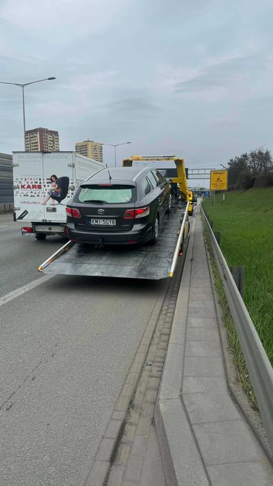 Toyota Avensis 1.8 2011 | PO WYPADKU | Kombi | Dokumenty OK