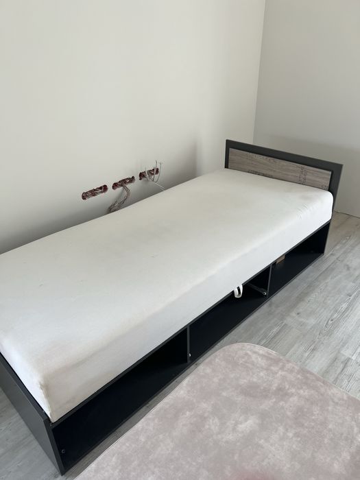 Łóżko młodzieżowe plus komoda i szafka