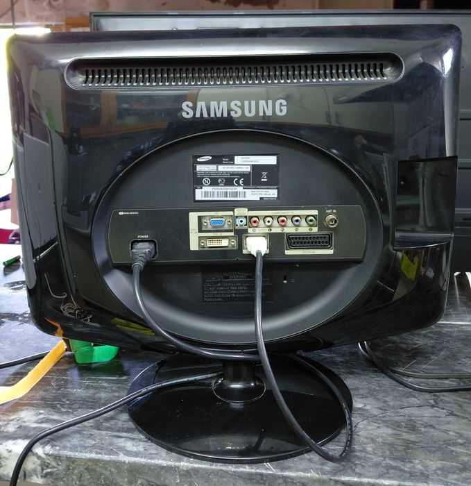 Televisão ou monitor para PC.Marca Samsung  usado  mas funcional