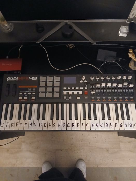 Akai MPK49 Controlador MIDI 49 Teclas + Pads( em perfeito estado)