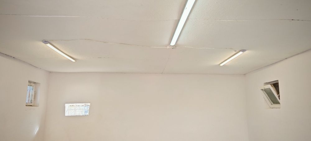 Wynajmę garaże z kanałem i murowane pomieszczenia magazynowe