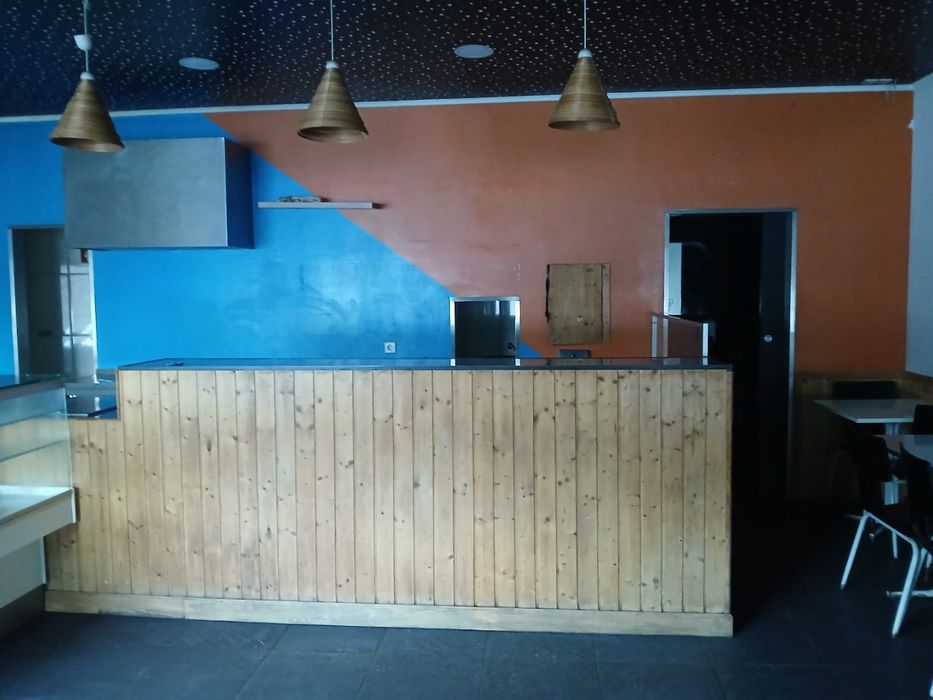 Aluga-se estabelecimento comercial