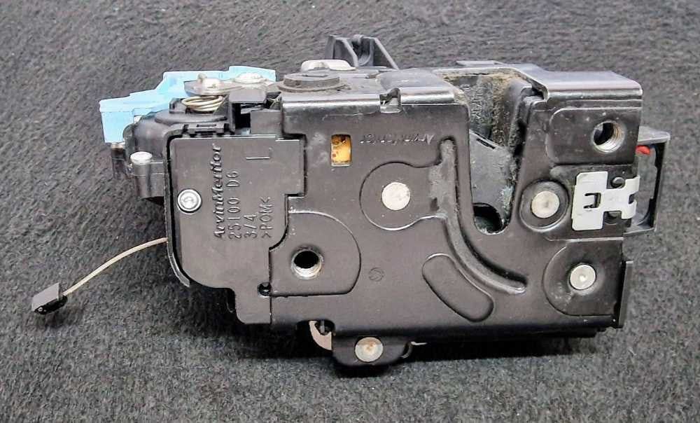 Fechadura / Fecho Porta Trás Esquerdo 7L0839015D - SKODA OCTAVIA II Combi