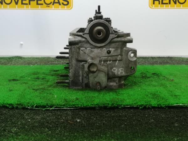 Colaça / cabeça do motor VOLKSWAGEN Passat (3B2)