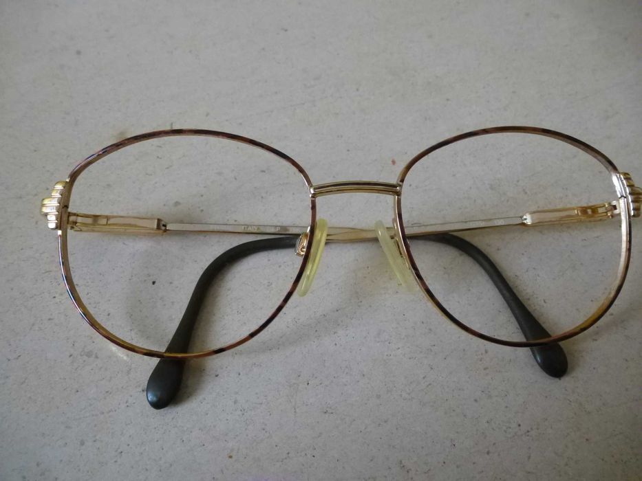 Vários óculos graduados, usados